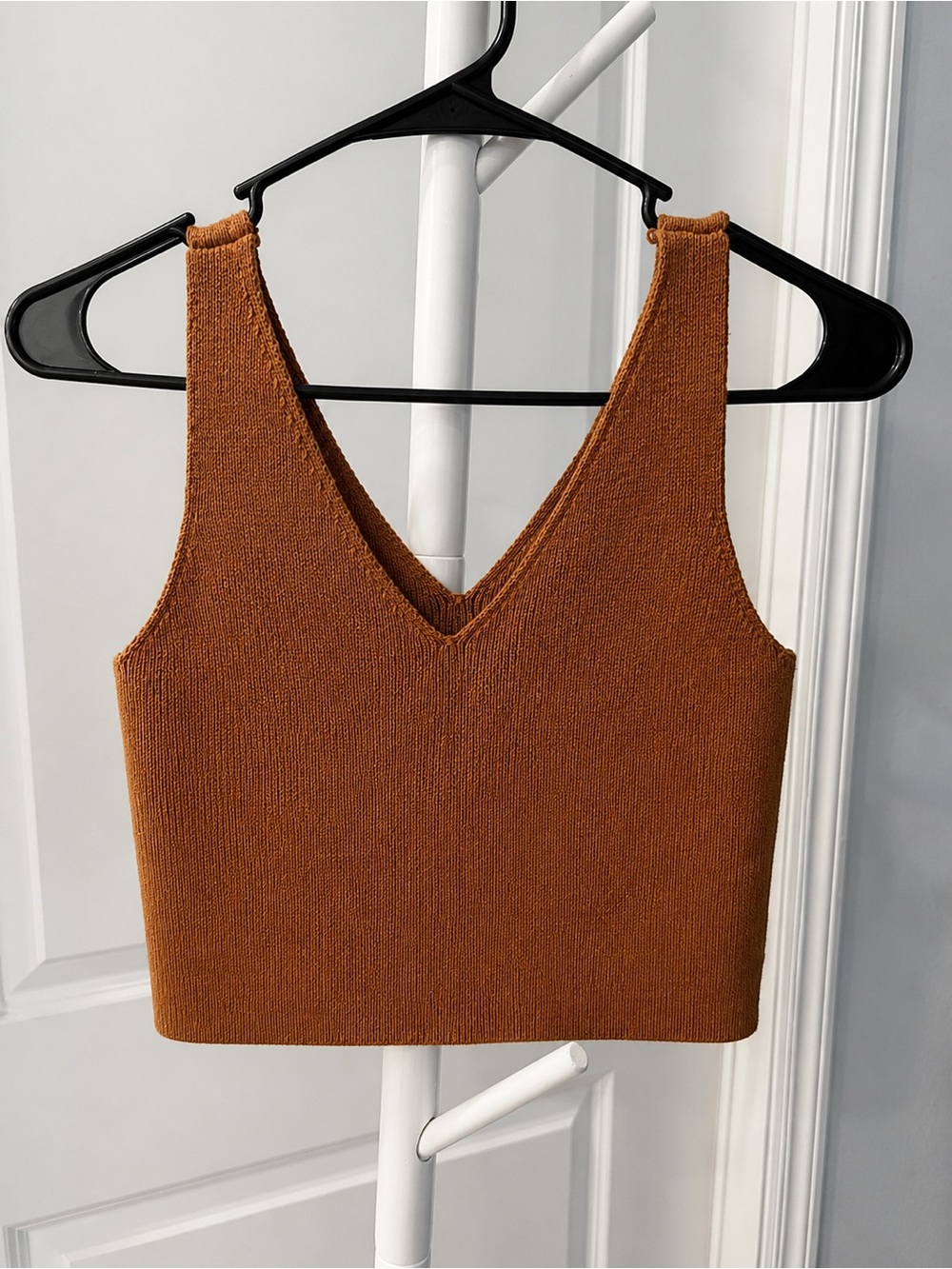 House of Harlow 1960 Rust V-Neck Knit Crop Tank